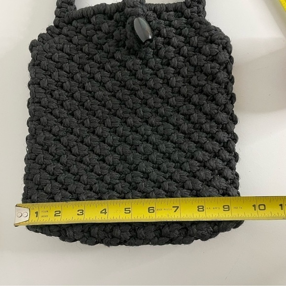 Vintage 90s/Y2K black macramé crochet purse with wooden bead closure - Picture 16 of 17
